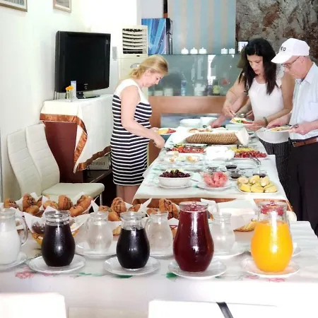 호텔 The First Sarandë